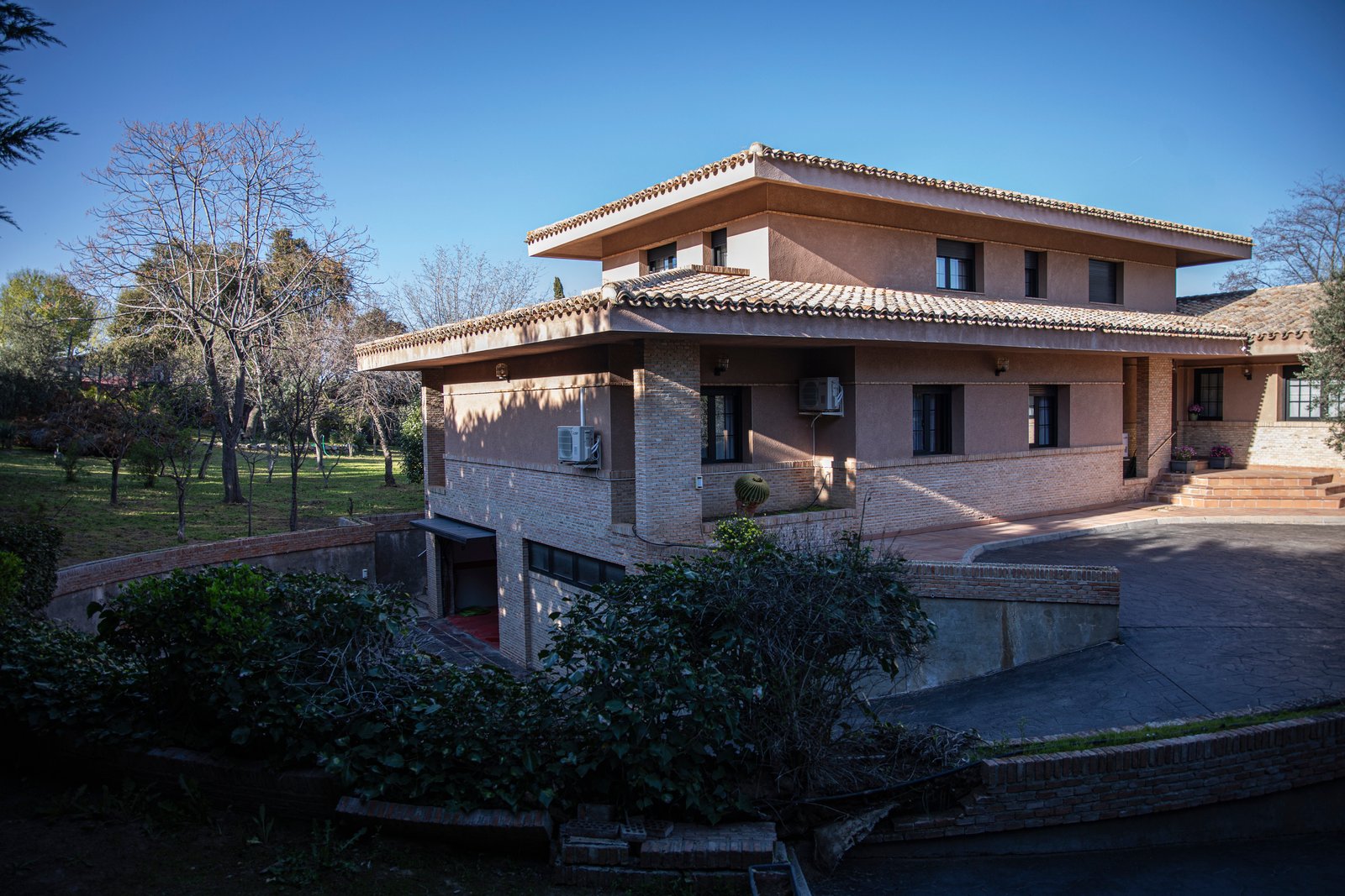 El terreno de la finca foto de la casa